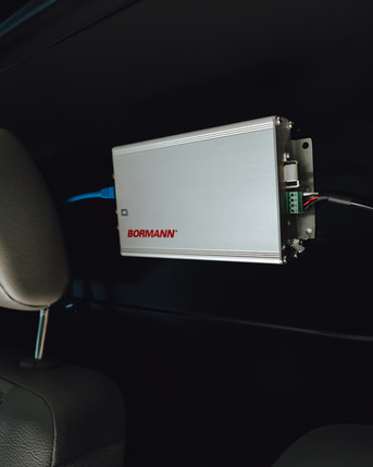 BORMANN Router montiert im PKW / LKW